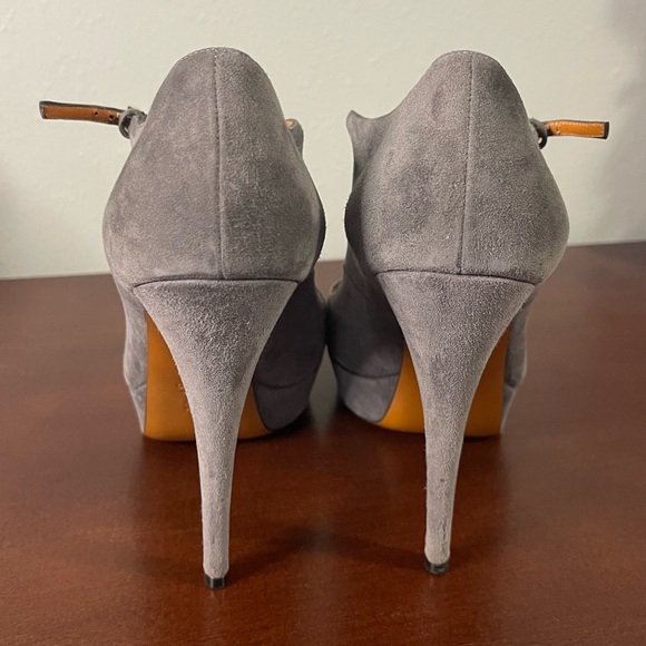 GUCCI T- Strap Platform Grey Suede Peep Toe Pumps - Size IT 37.5 | US 7.5 - Picture 12 of 16